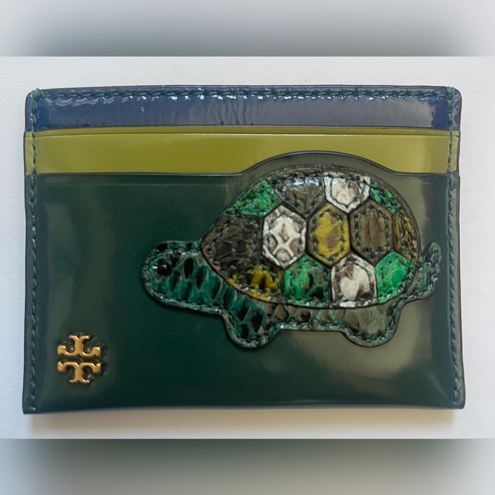 Tory Burch Women's Malachite Green Turtle Card Case Wallet With 4 Card Slots